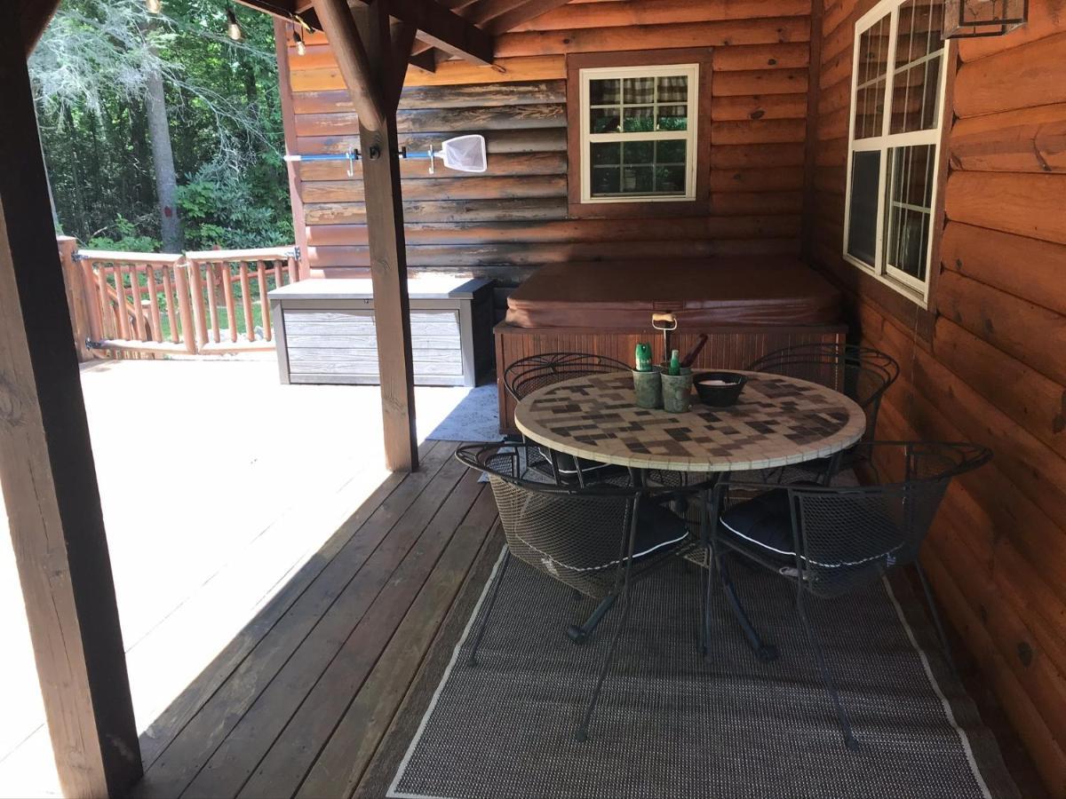 Tree Top Lodge: Lakeside Cabin Retreat with Hot Tub and Mountain Views Butler Exterior photo