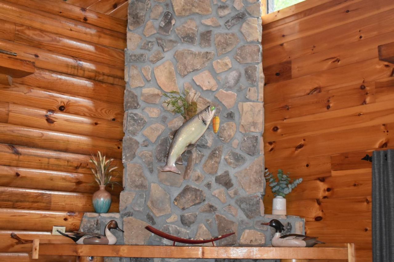 Tree Top Lodge: Lakeside Cabin Retreat with Hot Tub and Mountain Views Butler Exterior photo