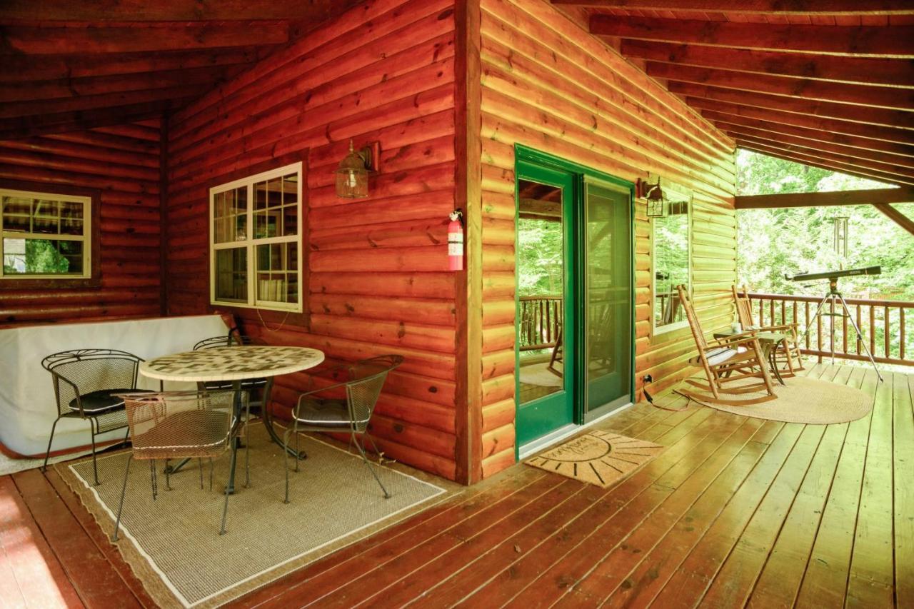 Tree Top Lodge: Lakeside Cabin Retreat with Hot Tub and Mountain Views Butler Exterior photo